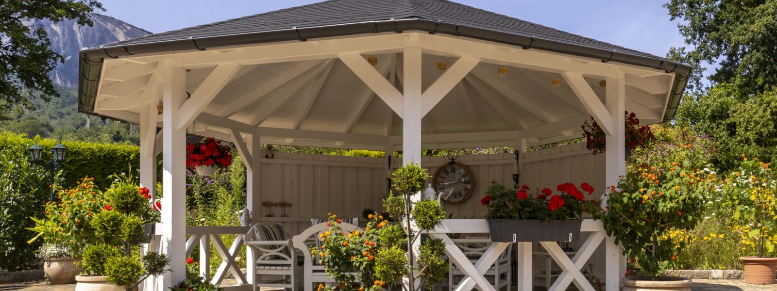 Pavillon Nice mit Brüstungen